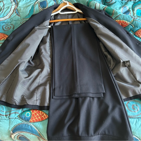 Black Suit Set with jacket and pants.   Great work or casual style!! - Picture 9 of 16